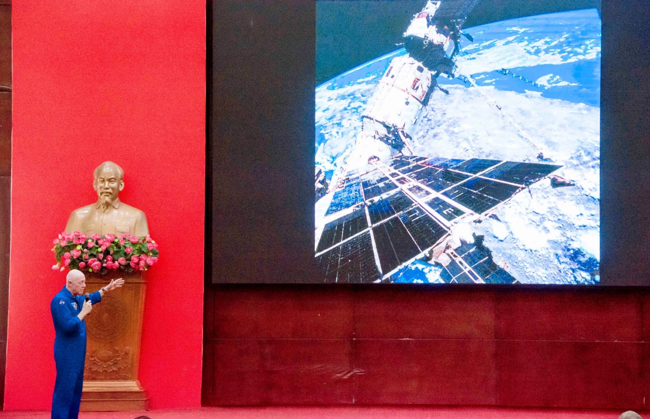 Tuổi trẻ ĐBSCL có cơ hội tìm hiểu về lĩnh vực khoa học công nghệ, không gian vũ trụ. Tuổi trẻ ĐBSCL có cơ hội tìm hiểu về lĩnh vực khoa học công nghệ, không gian vũ trụ.