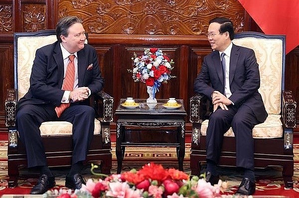 President Vo Van Thuong (R) hosts US Ambassador to Vietnam Marc E. Knapper in Hanoi on June 5 (Photo: VNA) President Vo Van Thuong (R) hosts US Ambassador to Vietnam Marc E. Knapper in Hanoi on June 5 (Photo: VNA)