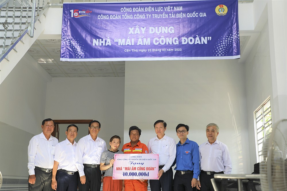 Công đoàn EVNNPT trao nhà Mái ấm công đoàn cho đoàn viên tại TP. Cần Thơ. Công đoàn EVNNPT trao nhà Mái ấm công đoàn cho đoàn viên tại TP. Cần Thơ.