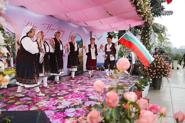Lễ hội hoa hồng Bulgaria lần đầu tại Hà Nội Lễ hội hoa hồng Bulgaria lần đầu tại Hà Nội
