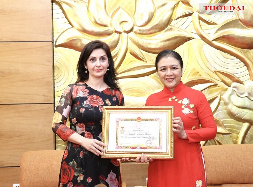 Ambassador Marinela Petkova Honored for her Contribution to Vietnam - Bulgaria Friendship Ambassador Marinela Petkova Honored for her Contribution to Vietnam - Bulgaria Friendship