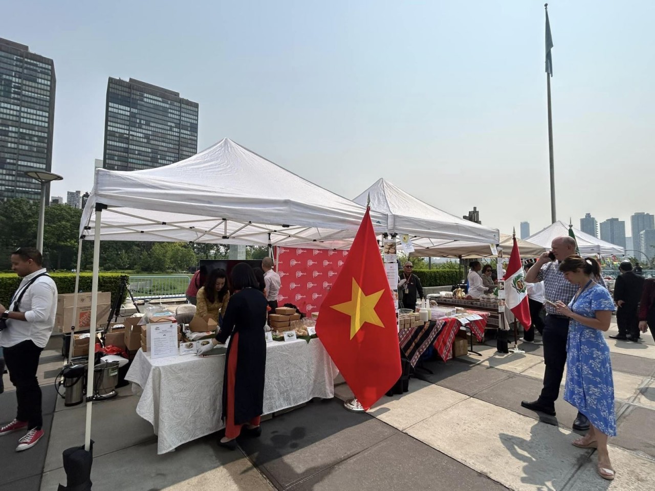 Việt Nam để lại ấn tượng đẹp tại Hội chợ văn hóa - ẩm thực LHQ năm 2023 Việt Nam để lại ấn tượng đẹp tại Hội chợ văn hóa - ẩm thực LHQ năm 2023
