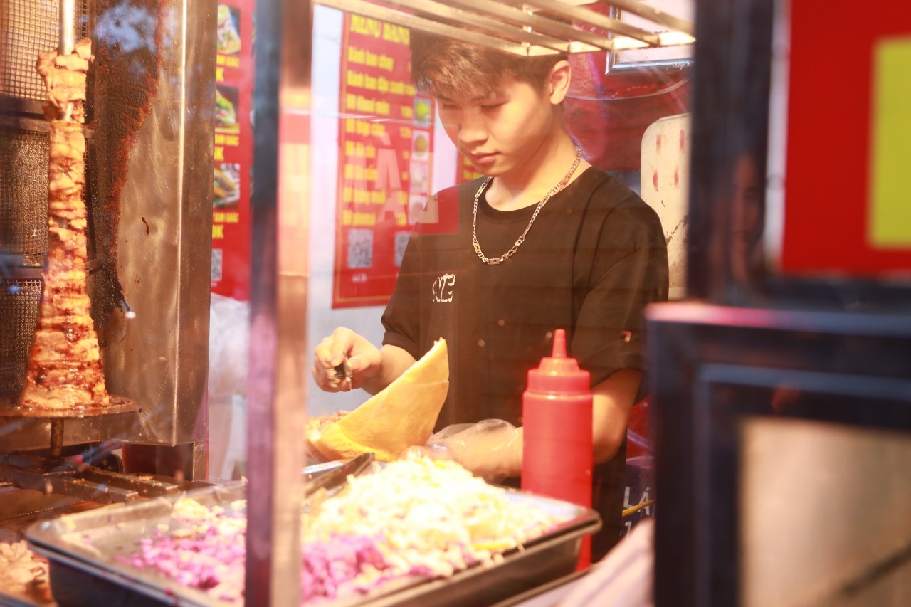 Doner Kebab: Hương vị Thổ Nhĩ Kỳ trên đường phố Việt Doner Kebab: Hương vị Thổ Nhĩ Kỳ trên đường phố Việt