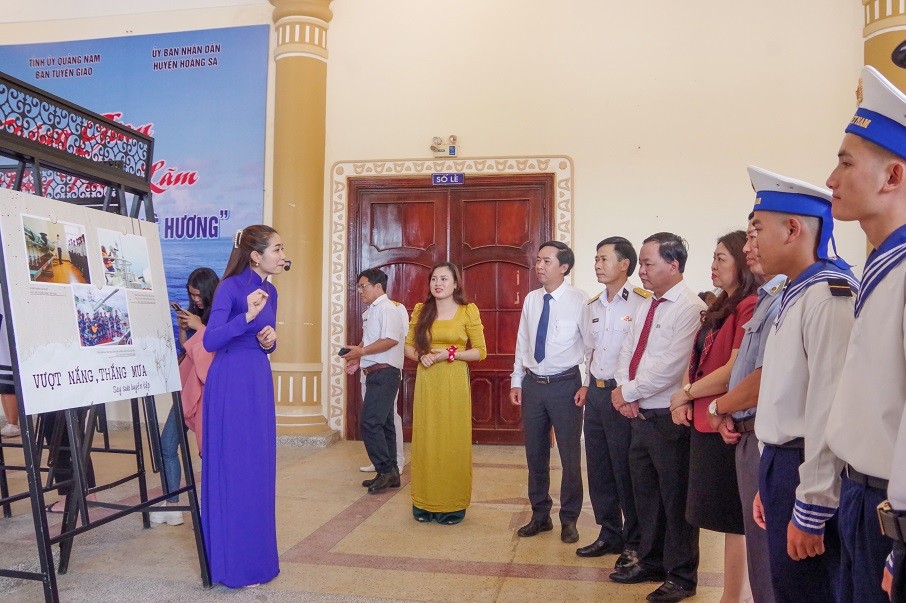 Exhibition About Hoang Sa Attract Youth in Quang Nam Exhibition About Hoang Sa Attract Youth in Quang Nam