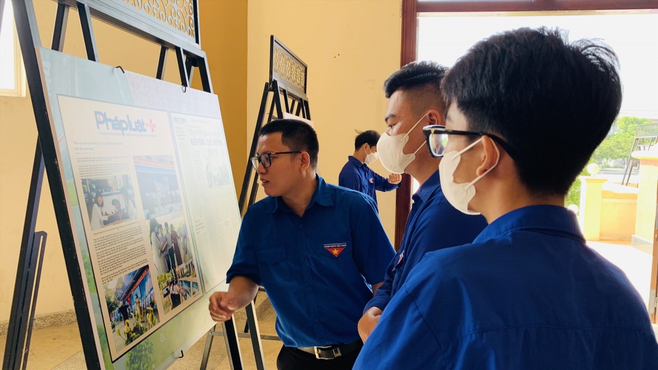 Exhibition About Hoang Sa Attract Youth in Quang Nam Exhibition About Hoang Sa Attract Youth in Quang Nam