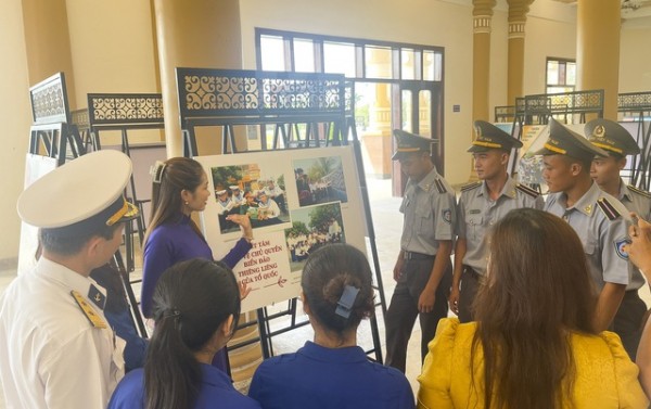 Exhibition About Hoang Sa Attract Youth in Quang Nam Exhibition About Hoang Sa Attract Youth in Quang Nam