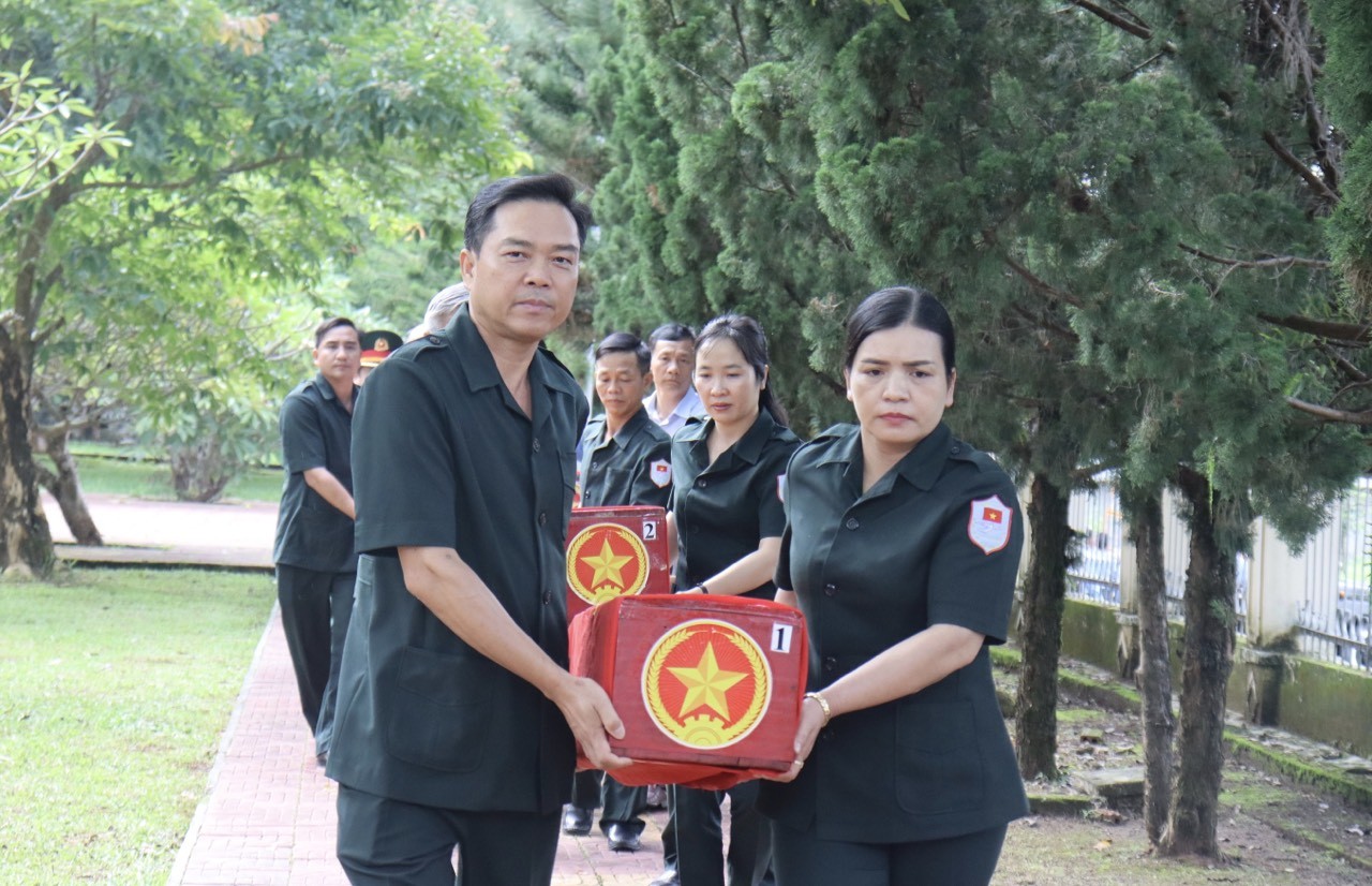 Kon Tum tổ chức Lễ đón nhận, hồi hương 8 hài cốt liệt sĩ Việt Nam hy sinh tại Lào Kon Tum tổ chức Lễ đón nhận, hồi hương 8 hài cốt liệt sĩ Việt Nam hy sinh tại Lào
