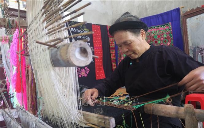 Gìn giữ, phát huy nghề dệt thổ cẩm của người Tày Gìn giữ, phát huy nghề dệt thổ cẩm của người Tày