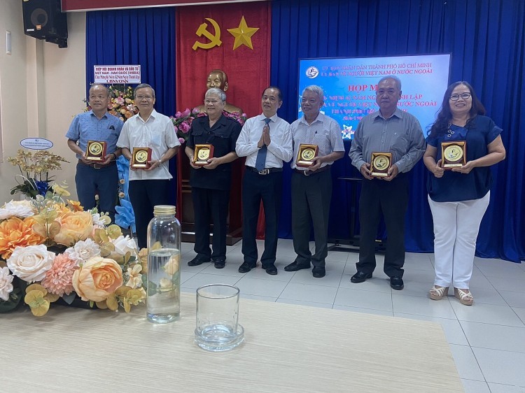 A “Bridge” to Attract and Promote Overseas Vietnamese Resources A “Bridge” to Attract and Promote Overseas Vietnamese Resources