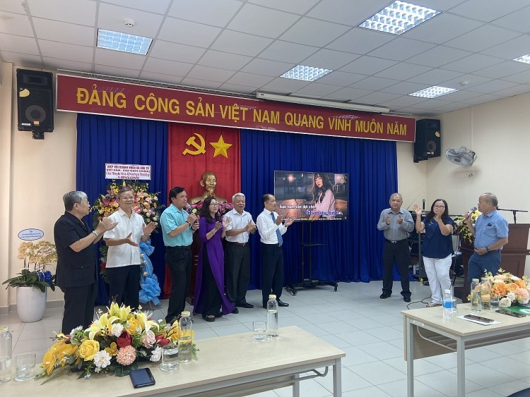 A “Bridge” to Attract and Promote Overseas Vietnamese Resources A “Bridge” to Attract and Promote Overseas Vietnamese Resources
