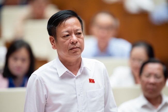 Bộ trưởng Nguyễn Văn Thắng nhận nhiều câu hỏi Bộ trưởng Nguyễn Văn Thắng nhận nhiều câu hỏi