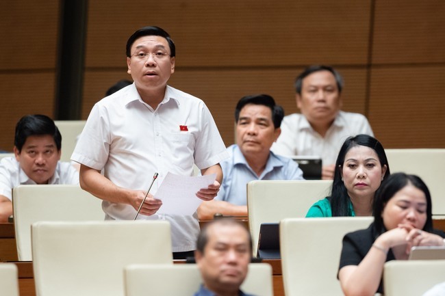 Bộ trưởng Nguyễn Văn Thắng nhận nhiều câu hỏi Bộ trưởng Nguyễn Văn Thắng nhận nhiều câu hỏi