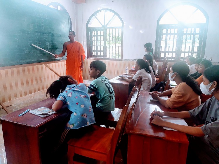 Lên chùa Tà Mơn học chữ Khmer miễn phí