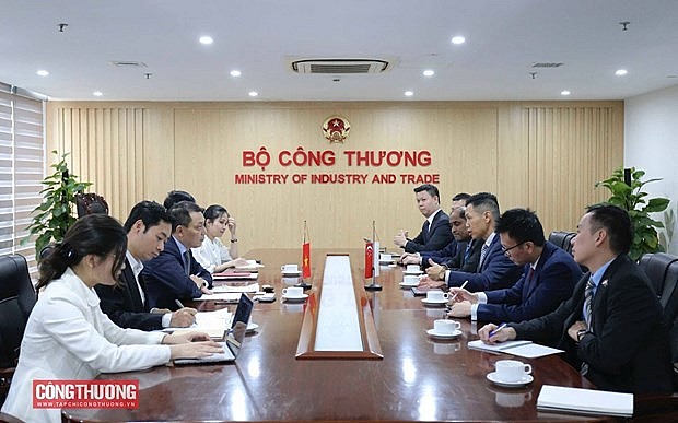 Parrticipants at the working session (Photo: congthuong.vn) Parrticipants at the working session (Photo: congthuong.vn)