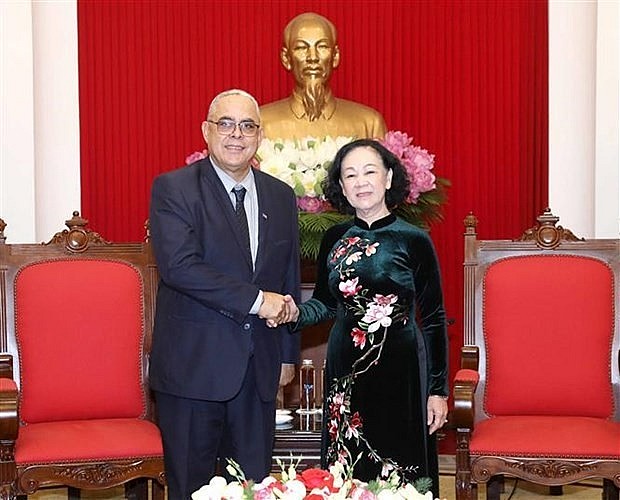 Politburo member Truong Thi Mai (R) and First Secretary of the Havana Party Committee Luis Antonio Torres Iríbar (Photo: VNA) Politburo member Truong Thi Mai (R) and First Secretary of the Havana Party Committee Luis Antonio Torres Iríbar (Photo: VNA)
