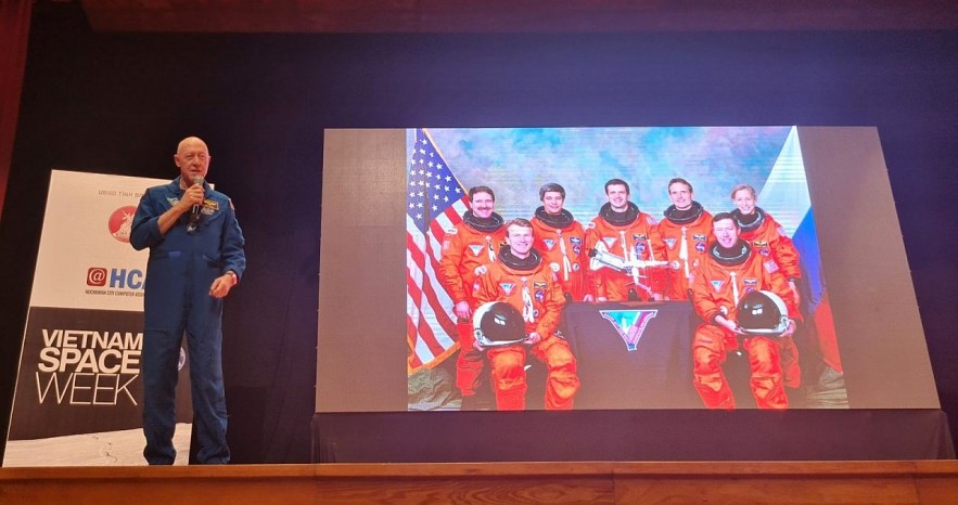 NASA Astronauts Inspire Vietnamese Youth NASA Astronaut Inspires Vietnamese Youth