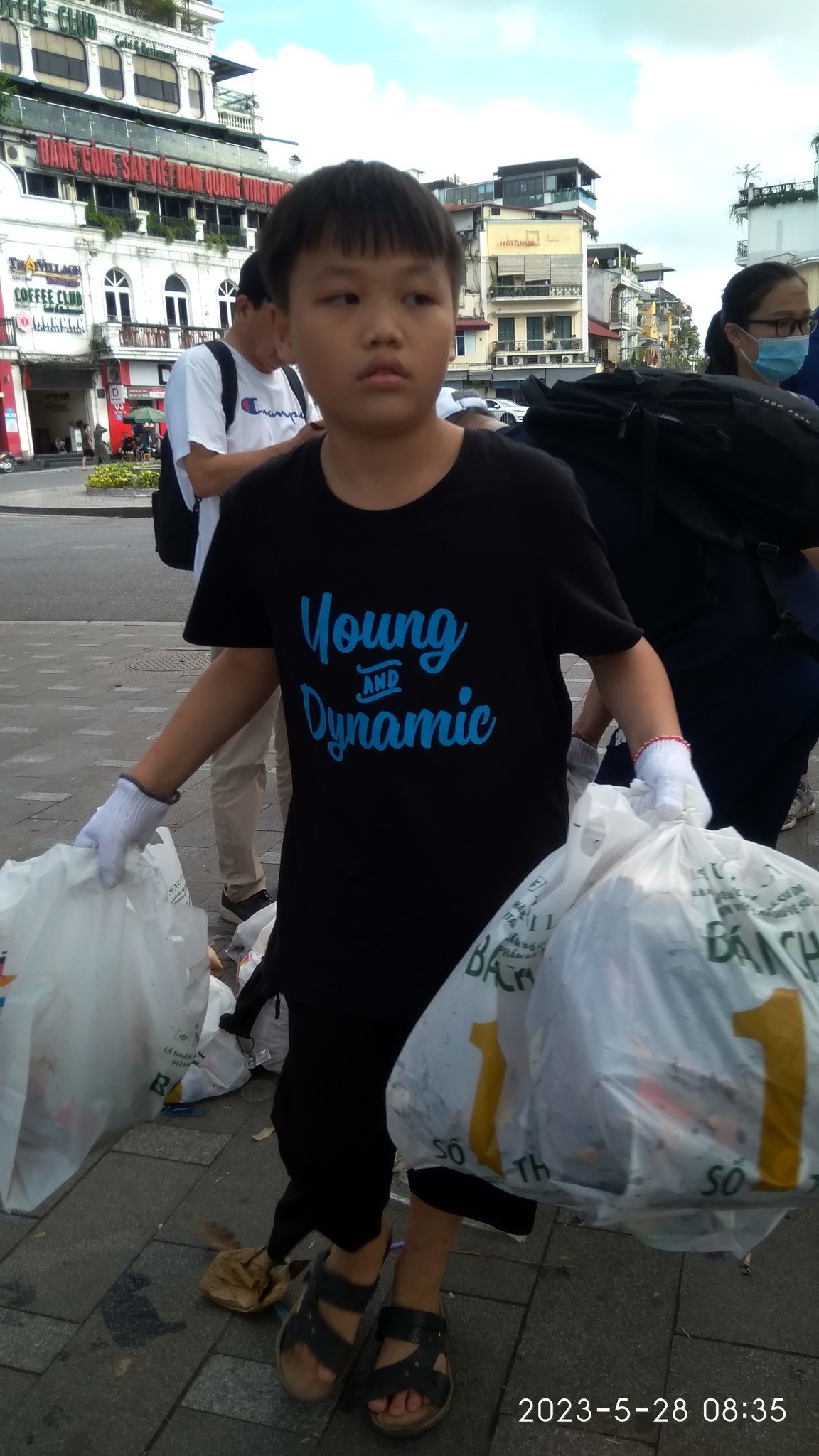 Noru Ninomiya: Người đàn ông Nhật Bản nhặt rác ở Hồ Gươm hơn 10 năm Noru Ninomiya: Người đàn ông Nhật Bản nhặt rác ở Hồ Gươm hơn 10 năm
