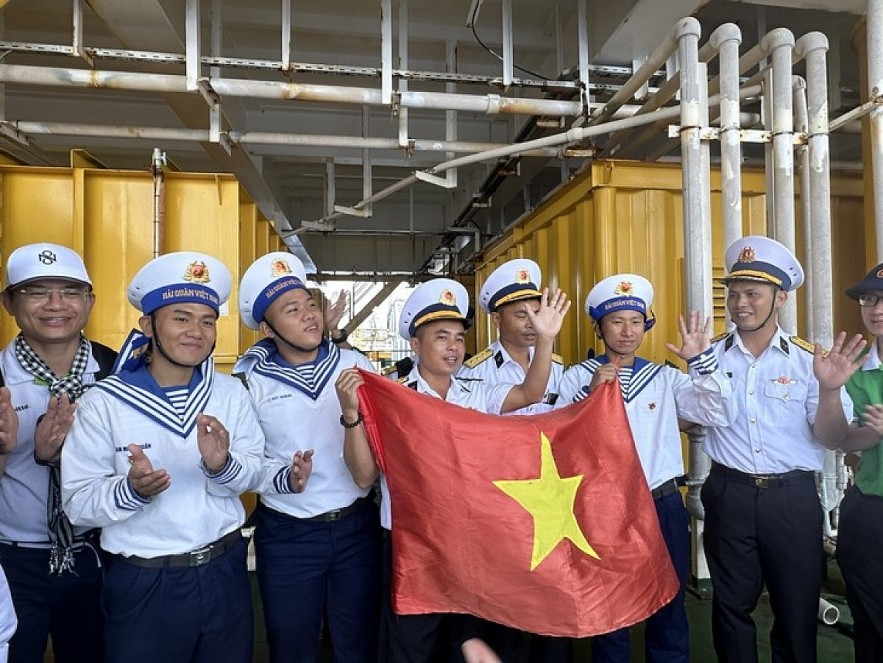 Soldiers on An Bang island. (Photo: Thu Lan) Soldiers on An Bang island. (Photo: Thu Lan)