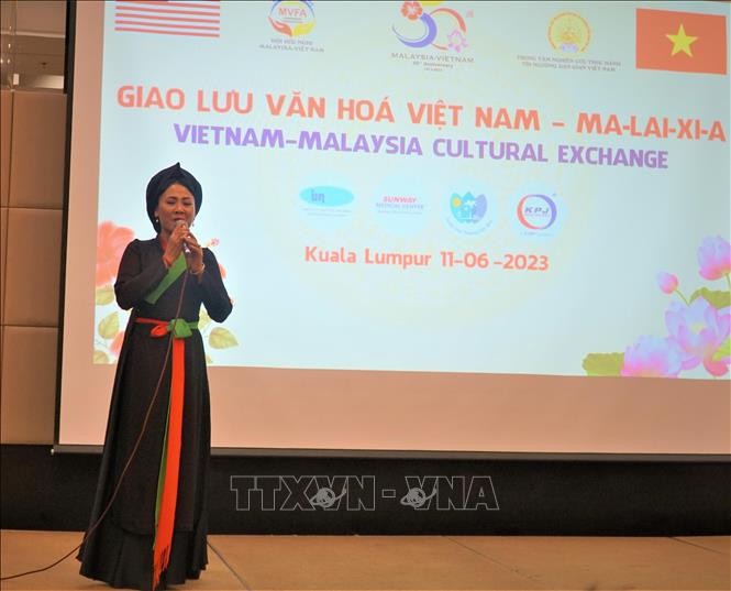 Quan ho (love duet) singing at the event. Photo: VNA Quan ho (love duet) singing at the event. Photo: VNA