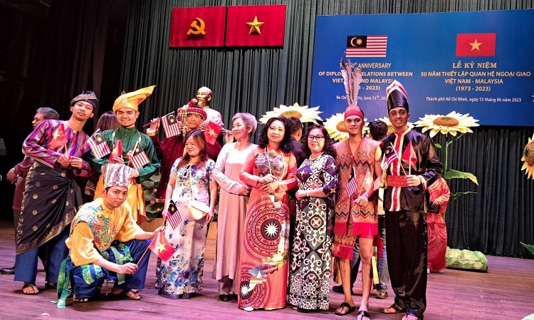 Nhiều lao động Việt Nam góp phần vào sự tăng trưởng của Malaysia Nhiều lao động Việt Nam góp phần vào sự tăng trưởng của Malaysia