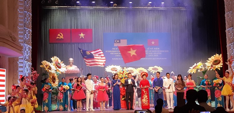 Nhiều lao động Việt Nam góp phần vào sự tăng trưởng của Malaysia Nhiều lao động Việt Nam góp phần vào sự tăng trưởng của Malaysia