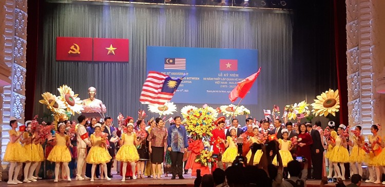 Nhiều lao động Việt Nam góp phần vào sự tăng trưởng của Malaysia Nhiều lao động Việt Nam góp phần vào sự tăng trưởng của Malaysia