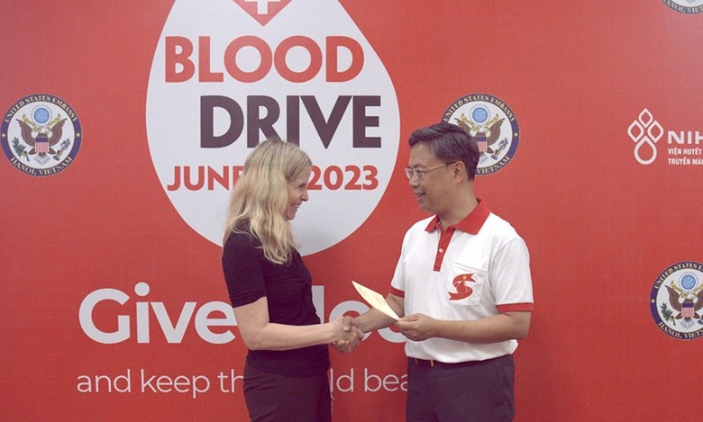 Vietnam, US Promote "Blood Drive" Campaign to Mark World Blood Donor Day Vietnam, US Promote "Blood Drive" Campaign to Mark World Blood Donor Day