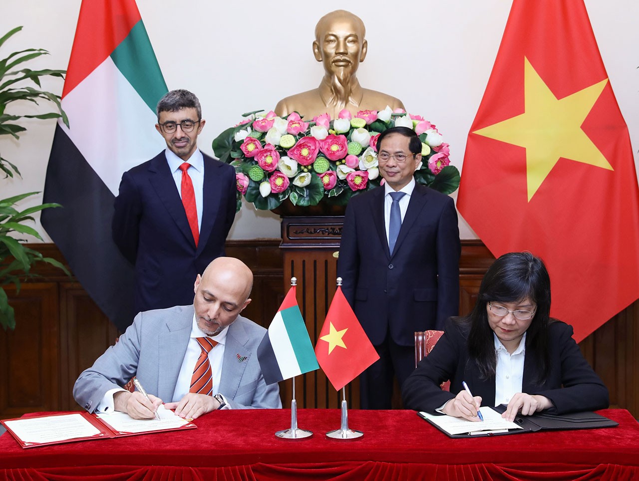 Ký kết Hiệp định đối tác kinh tế toàn diện là ưu tiên hàng đầu của UAE với Việt Nam Ký kết Hiệp định đối tác kinh tế toàn diện là ưu tiên hàng đầu của UAE với Việt Nam