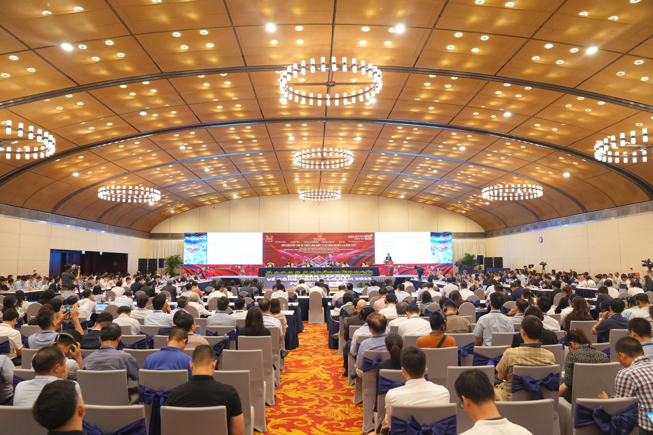 Hàng nghìn đại biểu, khách mời đã có mặt tham dự phiên toàn thể cấp cao của Industry 4.0.