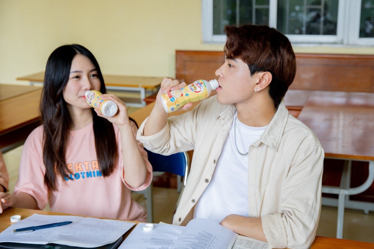 Sữa đậu nành Number 1 Soya Canxi mang đến giải pháp bổ sung dinh dưỡng tiện lợi. Sữa đậu nành Number 1 Soya Canxi mang đến giải pháp bổ sung dinh dưỡng tiện lợi.