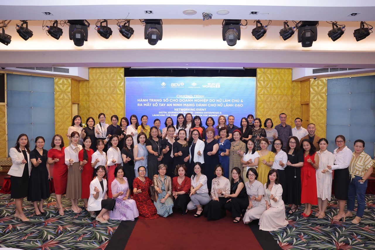 Supporting Vietnamese Women Entrepreneurs in Cyberspace Supporting Vietnamese Women Entrepreneurs in Cyberspace