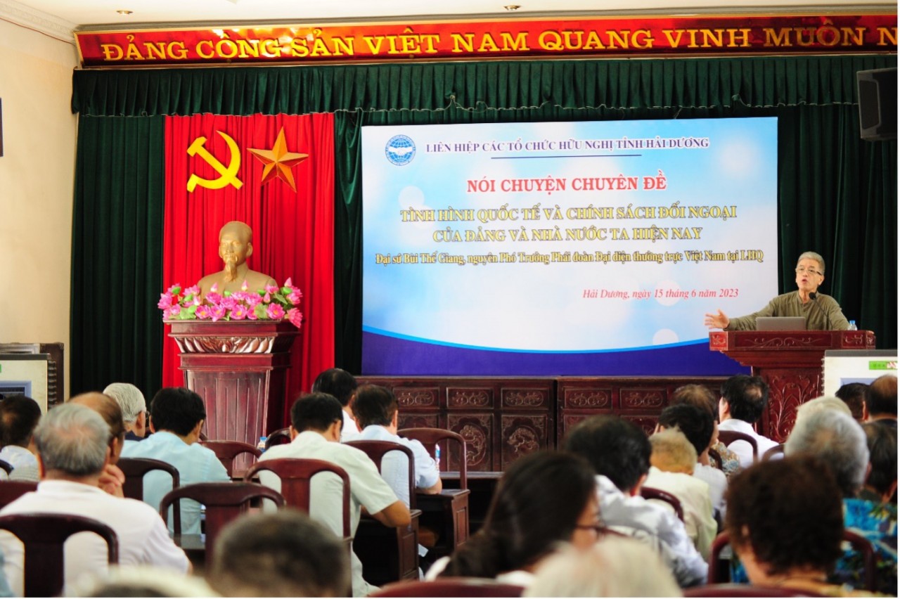 Đại sứ Bùi Thế Giang nói chuyện về tình hình quốc tế và chính sách đối ngoại 