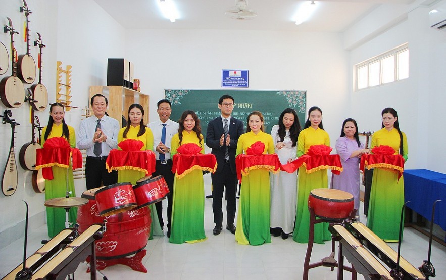 Can Tho Receives Musical Instruments From Japanese Government Can Tho Receives Musical Instruments From Japanese Government