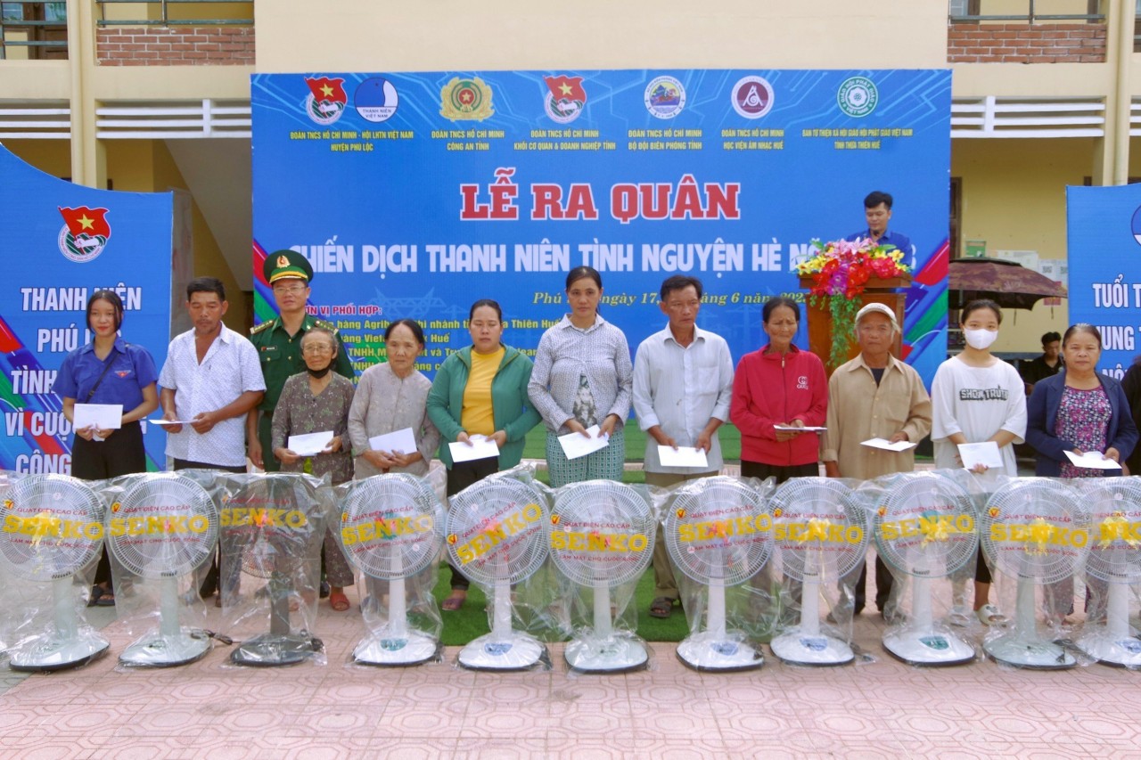 Tuổi trẻ Thừa Thiên Huế làm nhiều việc ý nghĩa tại xã biên giới biển Tuổi trẻ Thừa Thiên Huế làm nhiều việc ý nghĩa tại xã biên giới biển