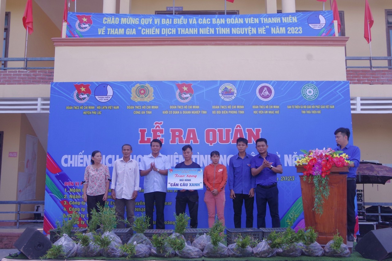 Tuổi trẻ Thừa Thiên Huế làm nhiều việc ý nghĩa tại xã biên giới biển Tuổi trẻ Thừa Thiên Huế làm nhiều việc ý nghĩa tại xã biên giới biển