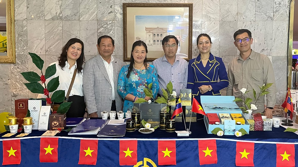Gian hàng của tỉnh Lâm Đồng tại hội thảo. Gian hàng của tỉnh Lâm Đồng tại hội thảo.
