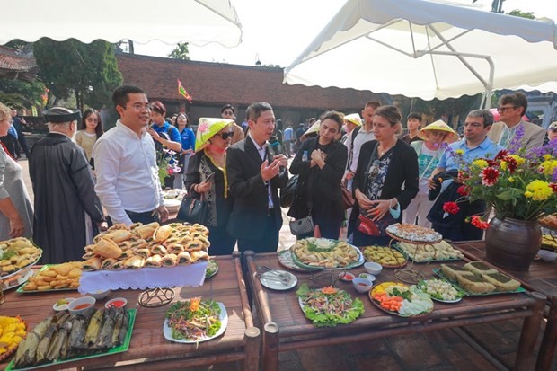 Ẩm thực làng cổ Đường Lâm hấp dẫn du khách thập phương | Ẩm thực | Vietnam+ (VietnamPlus) Ẩm thực làng cổ Đường Lâm hấp dẫn du khách thập phương | Ẩm thực | Vietnam+ (VietnamPlus)