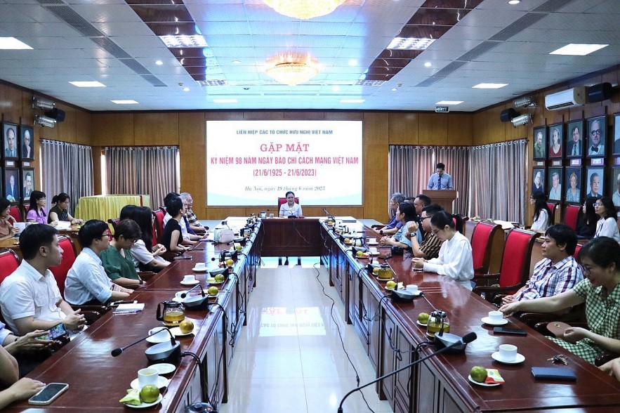 Press's Important Contribution to People-to-people Diplomacy How Vietnam's Press Contributes to People-to-people Diplomacy