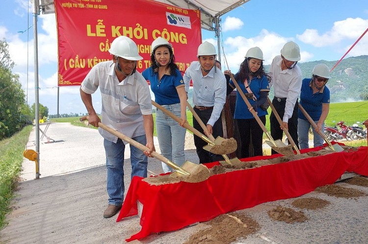 Thêm một cây cầu Việt kiều được khởi công xây dựng tại An Giang Thêm một cây cầu Việt kiều được khởi công xây dựng tại An Giang