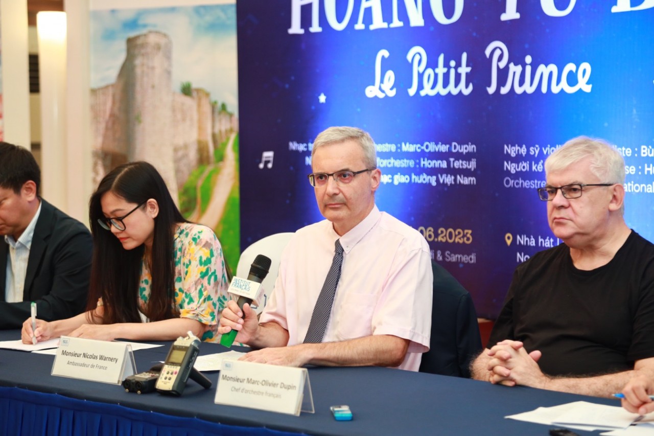 “Hoàng tử bé” đến Việt Nam bằng cả văn học, âm nhạc và mỹ thuật “Hoàng tử bé” đến Việt Nam bằng cả văn học, âm nhạc và mỹ thuật
