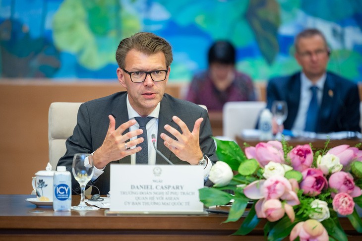 EU hỗ trợ Việt Nam gỡ “thẻ vàng IUU” trong quy trình đánh bắt thủy hải sản EU hỗ trợ Việt Nam gỡ “thẻ vàng IUU” trong quy trình đánh bắt thủy hải sản