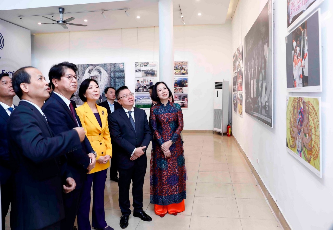 Tổng thống Hàn Quốc thăm Việt Nam: Củng cố lòng tin, tăng cường lợi ích đan xen Tổng thống Hàn Quốc thăm Việt Nam: Củng cố lòng tin, tăng cường lợi ích đan xen