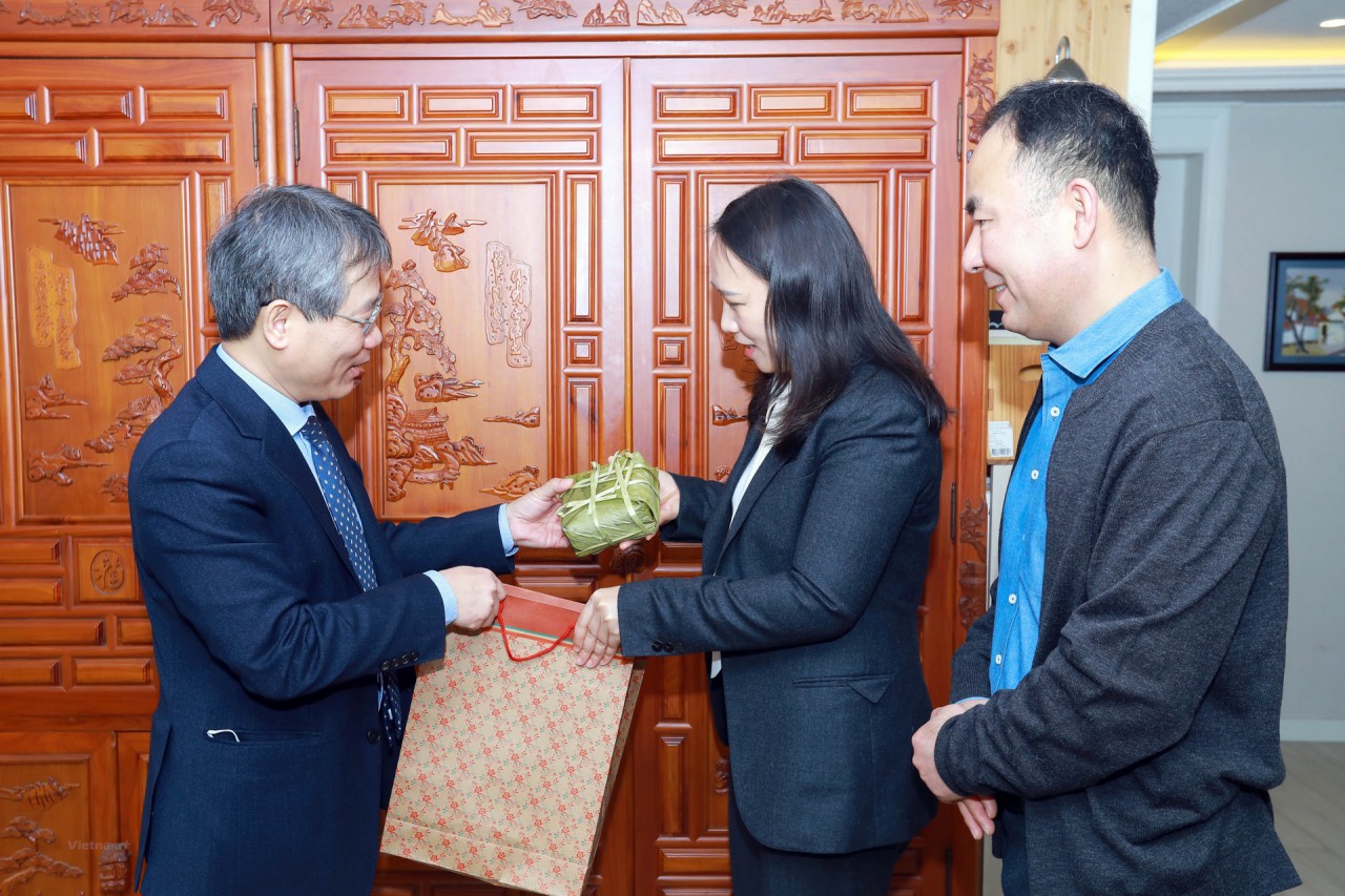 Tổng thống Hàn Quốc thăm Việt Nam: Củng cố lòng tin, tăng cường lợi ích đan xen Tổng thống Hàn Quốc thăm Việt Nam: Củng cố lòng tin, tăng cường lợi ích đan xen