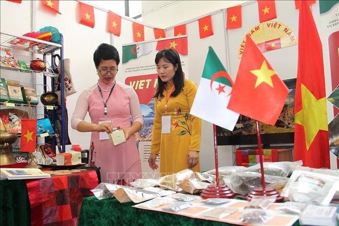 Hàng Việt Nam được đánh giá cao tại Hội chợ Quốc tế Algiers 2023 Hàng Việt Nam được đánh giá cao tại Hội chợ Quốc tế Algiers 2023