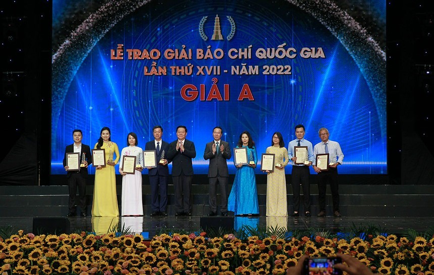 Giải báo chí quốc gia lần thứ XVII năm 2022: Tôn vinh những tác phẩm và nhà báo xuất sắc Giải báo chí quốc gia lần thứ XVII năm 2022: Tôn vinh những tác phẩm và nhà báo xuất sắc