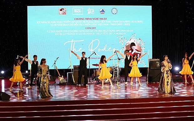 A performance by Vietnamese artists at the event. (Photo: VNA) A performance by Vietnamese artists at the event. (Photo: VNA)