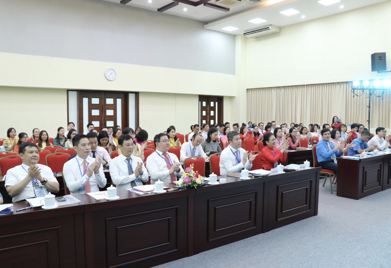 Tham dự Đại hội Công đoàn Liên hiệp các tổ chức hữu nghị Việt Nam lần thứ X, nhiệm kỳ 2023 - 2028 100 đại biểu, đại diện cho 116 công đoàn viên. Tham dự Đại hội Công đoàn Liên hiệp các tổ chức hữu nghị Việt Nam lần thứ X, nhiệm kỳ 2023 - 2028 100 đại biểu, đại diện cho 116 công đoàn viên.