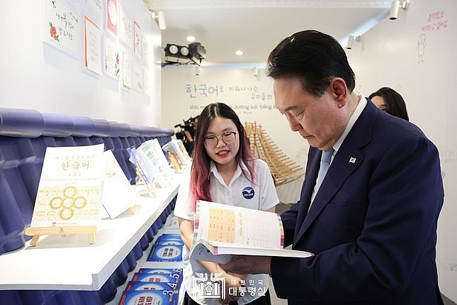 RoK President Pledges to Support Young Vietnamese in Korean Language Access RoK President Pledges to Support Young Vietnamese in Korean Language Access