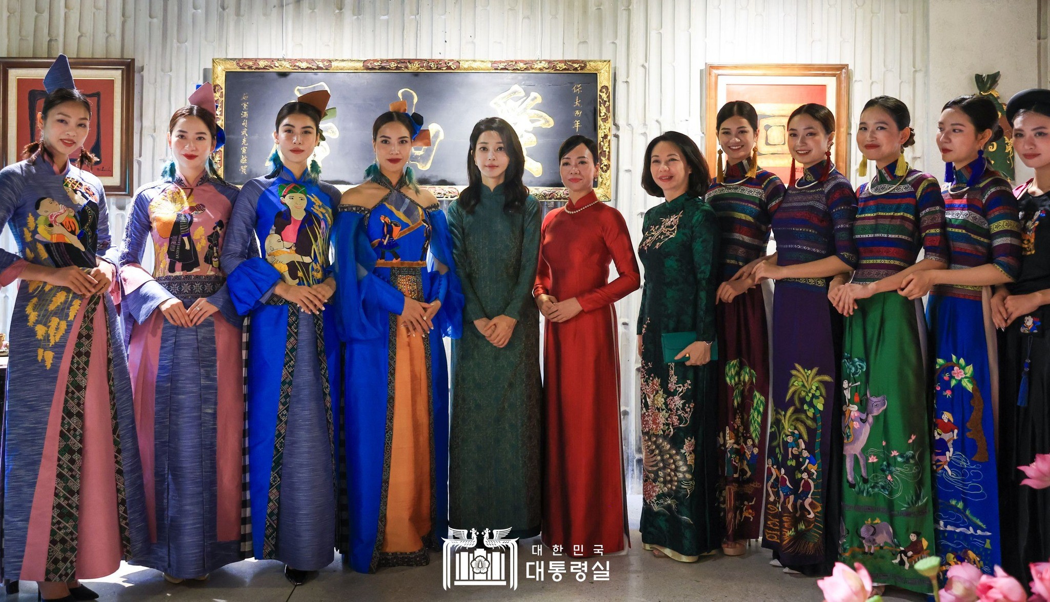 Phu nhân Tổng thống Hàn Quốc ấn tượng với áo dài Việt Nam Phu nhân Tổng thống Hàn Quốc ấn tượng với áo dài Việt Nam