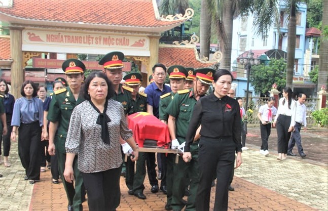 Mộc Châu, Sơn La: An táng hài cốt liệt sỹ Việt Nam hy sinh tại Lào Mộc Châu, Sơn La: An táng hài cốt liệt sỹ Việt Nam hy sinh tại Lào